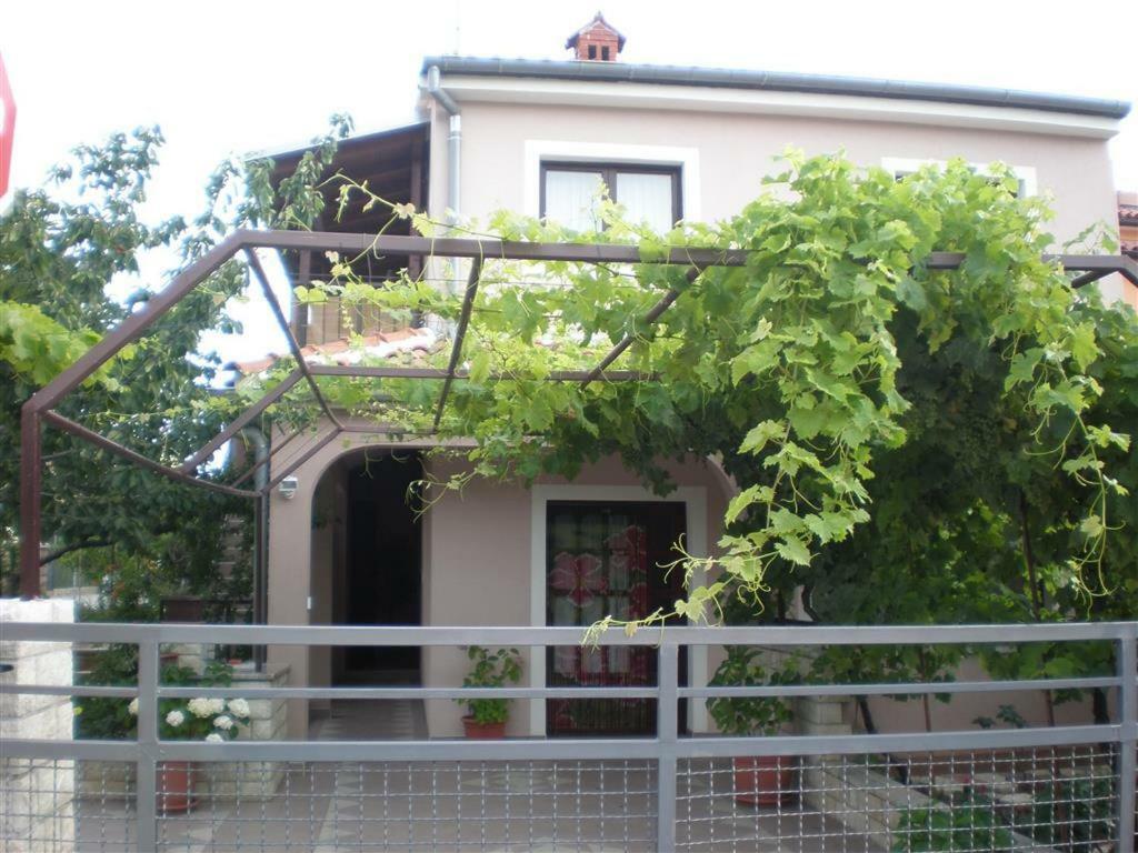 Apartmani Alma Pula Exterior photo